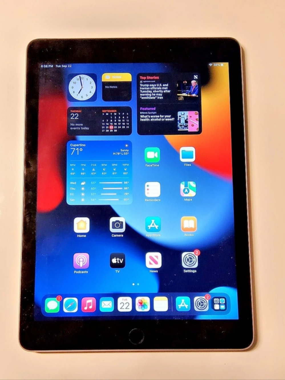 Apple iPad Air 2 128GB Wi-Fi 9.7 In. Tablet Gray